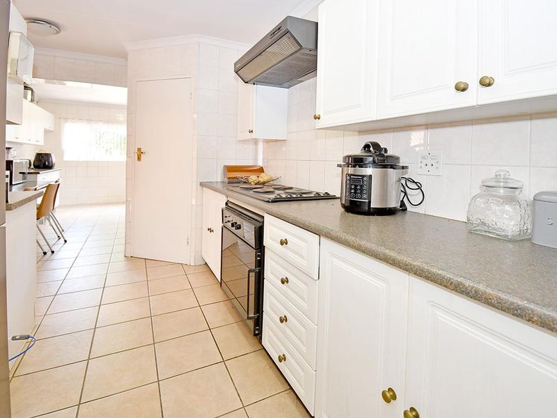 Family Home with Granny Flat - Photo 6