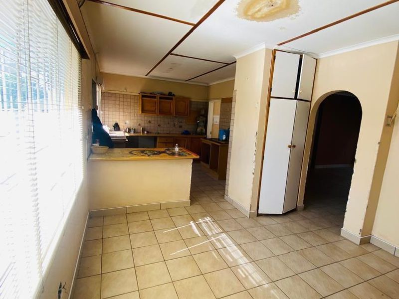 HOUSE FOR SALE IN HOCHLAND PARK - Photo 6