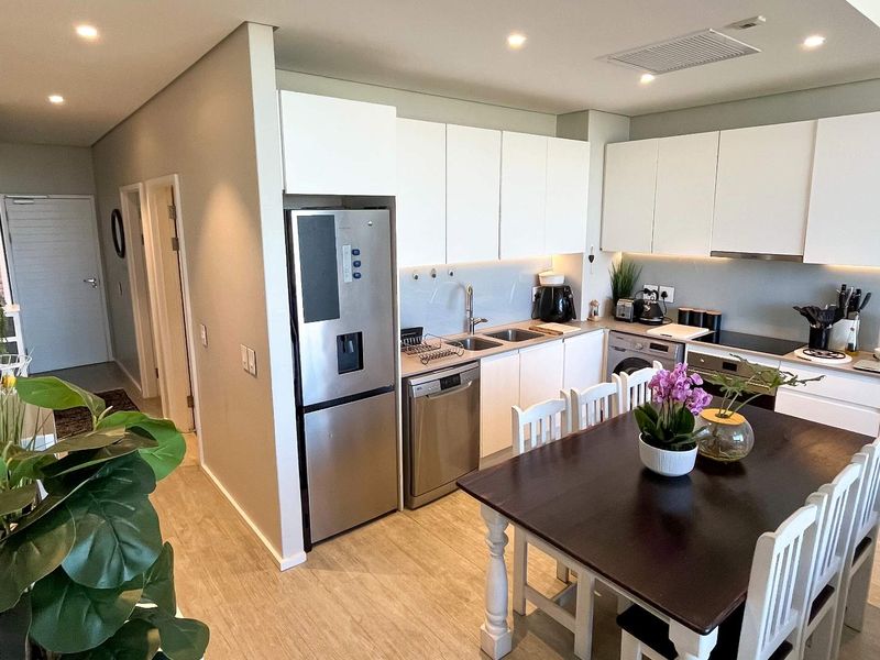 Ultra Modern, breath taking Mountain and Tablebay views - Photo 8