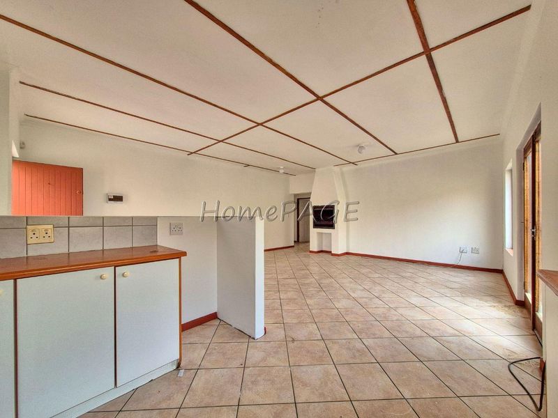 Meersig, Walvis Bay:  3 Bedr Home with 2 Bedr Flat is for Sale - Photo 6