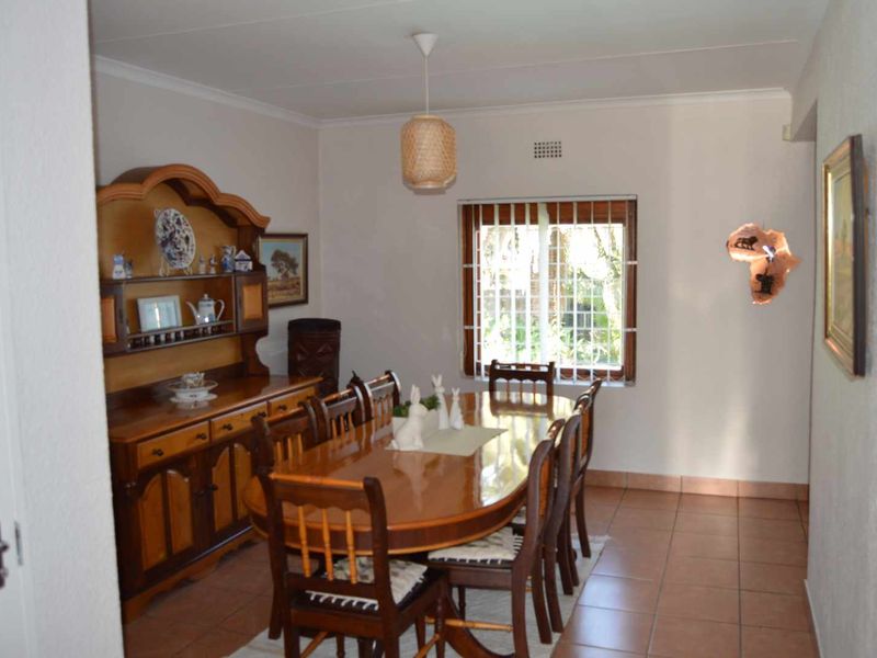 5 Bedroom Family Home For Sale in Brackendowns - Photo 5