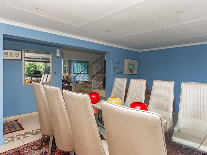 Elegant 3-Bedroom Family  Home WithPrivate Cottage, Pool & Lush Garden Oasis - Photo 8