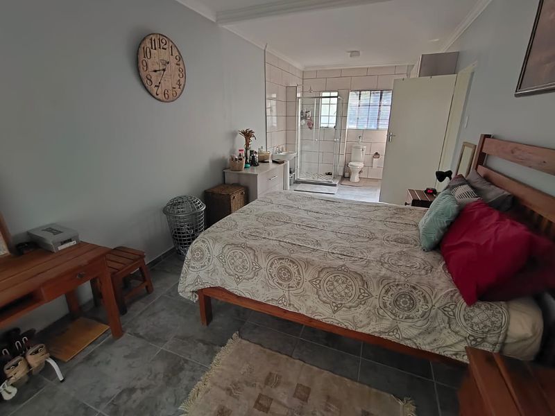 Stunning 2-Bedroom Home with Modern Upgrades - Photo 10