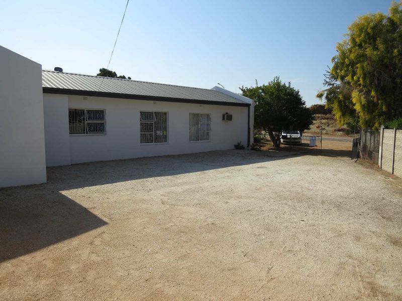 Stunning 4-Bedroom Upmarket Home for Sale in Kakamas – Style, Space & Elegance! - Photo 4