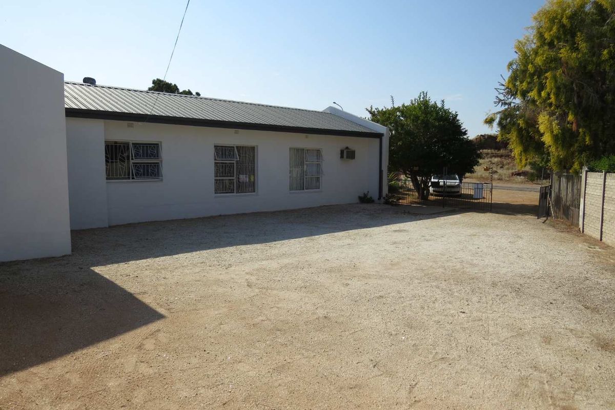 Stunning 4-Bedroom Upmarket Home for Sale in Kakamas – Style, Space & Elegance! - Photo 4