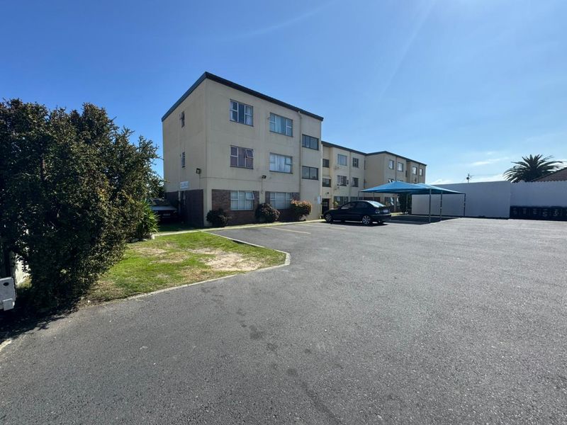 Spacious Modern Two-Bedroom Apartment with Table Mountain Views - Photo 3