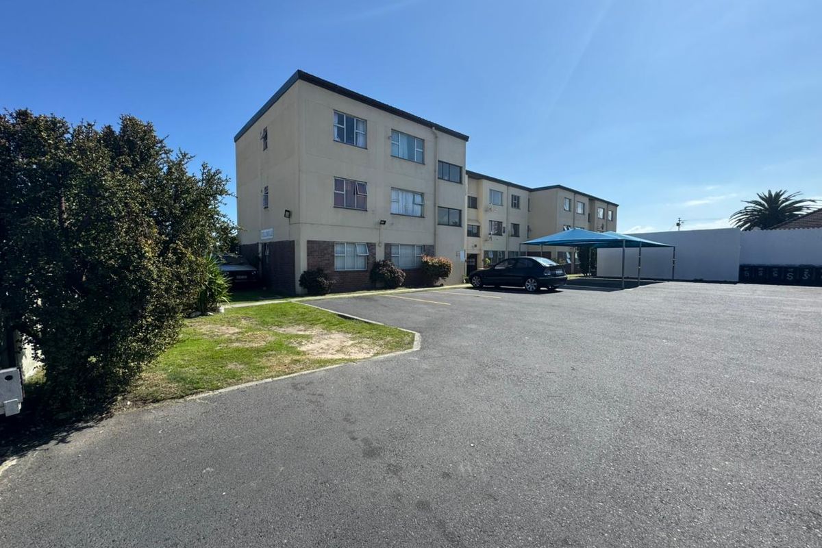 Spacious Modern Two-Bedroom Apartment with Table Mountain Views - Photo 3