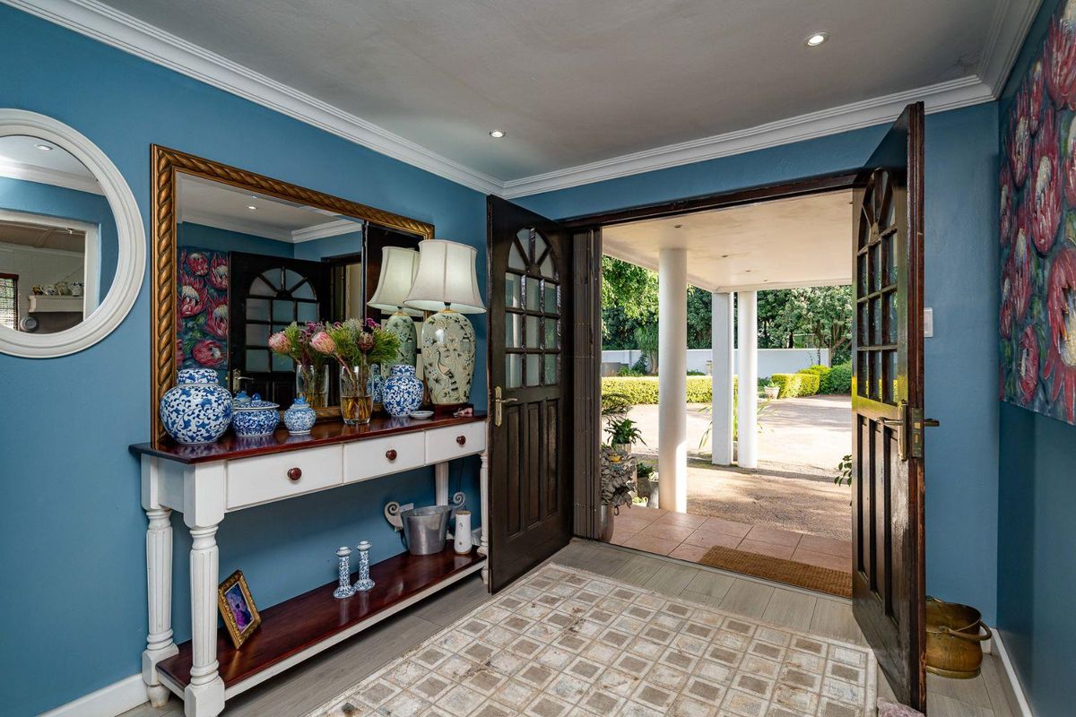 Private Estate – Three Unique Residences - Photo 4