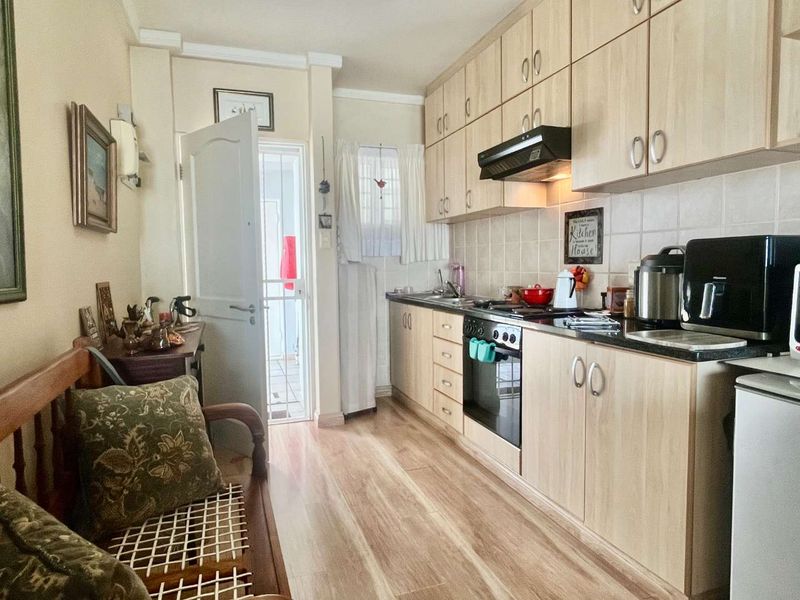 3 Bedroom Ground Floor Apartment with Spacious Garden in sought-after Casa Grande - Photo 2