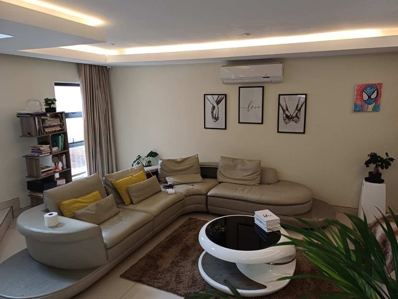 Modern 4 Bedroom House in Willowbrook - Photo 9
