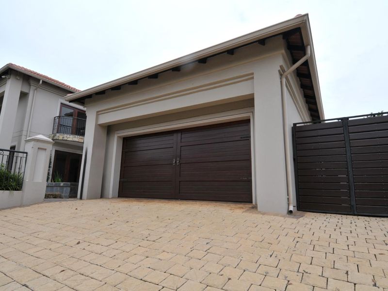 4 Bedroom Boardwalk Mansion - Photo 3