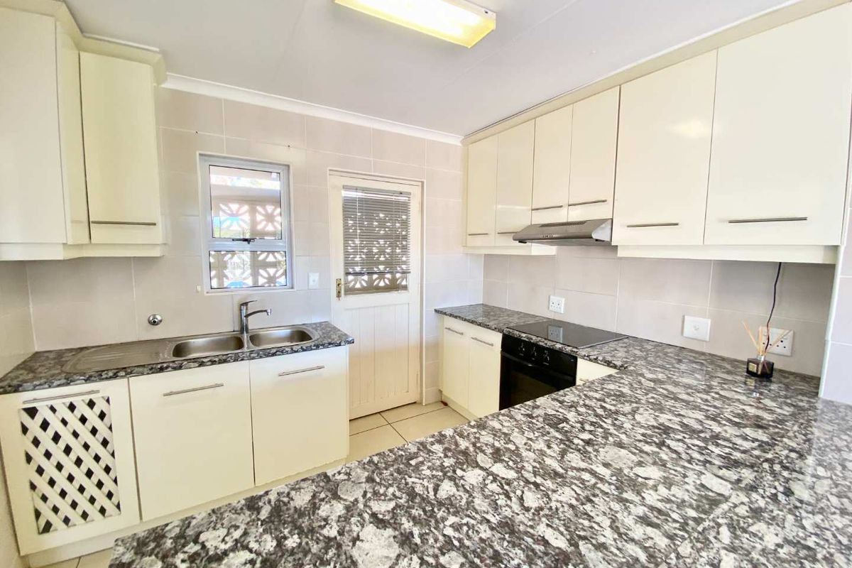 Hendra Estates - Stunning 2 Bedroom Tonwhouse For Rent In Lovely Complex In Durban North! - Photo 5