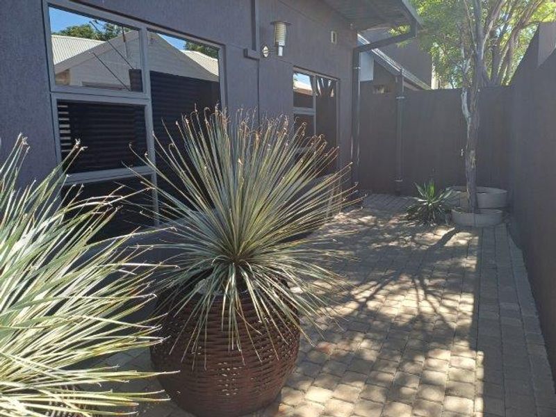 A-Grade Office Space To Let - Photo 4