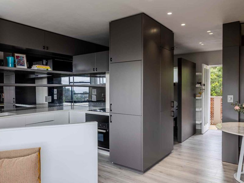 Stylish Gem in the Heart of Tamboerskloof - Photo 2