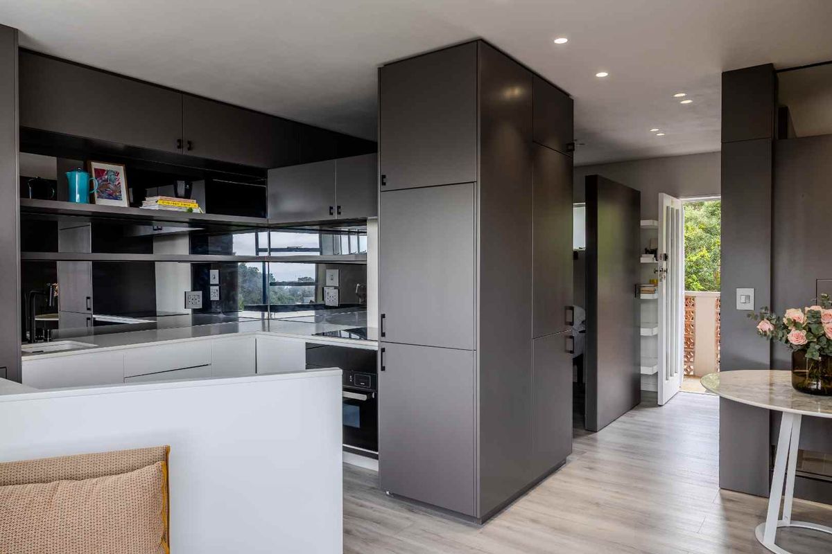 Stylish Gem in the Heart of Tamboerskloof - Photo 2