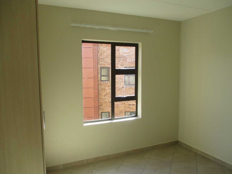 2 BEDROOM FLAT TO RENT IN PHILIP NEL PARK - Photo 10