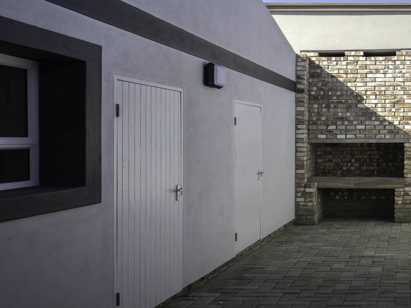 Modern New 4 Bedroom Home near the sea - Photo 6