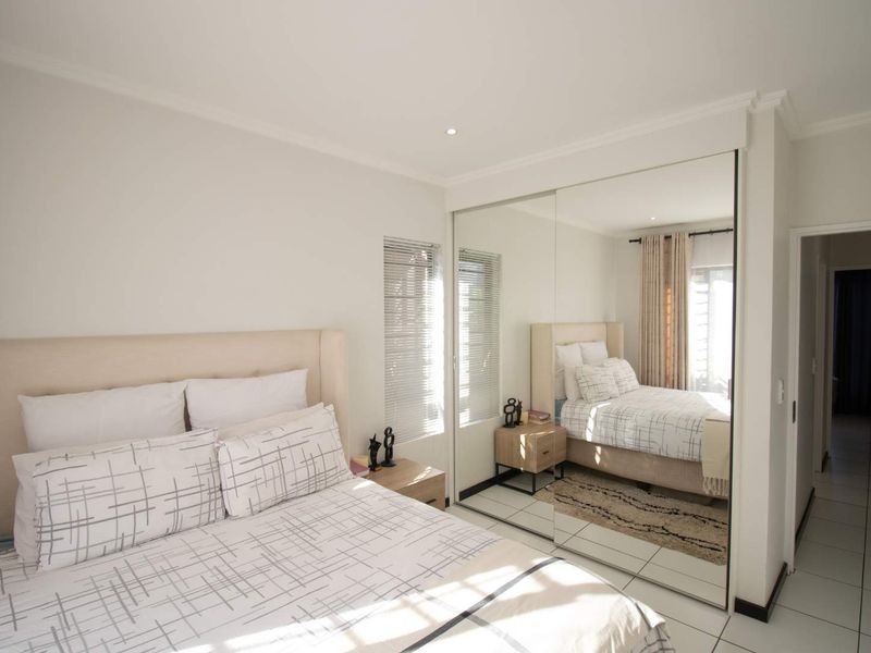 Lovely 2 Bed 1 Bath Apartment in Lonehill - Photo 7