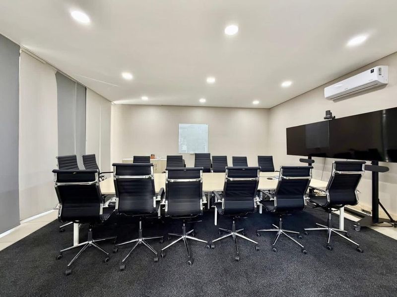 Offices To Let in Klein Windhoek - Photo 8