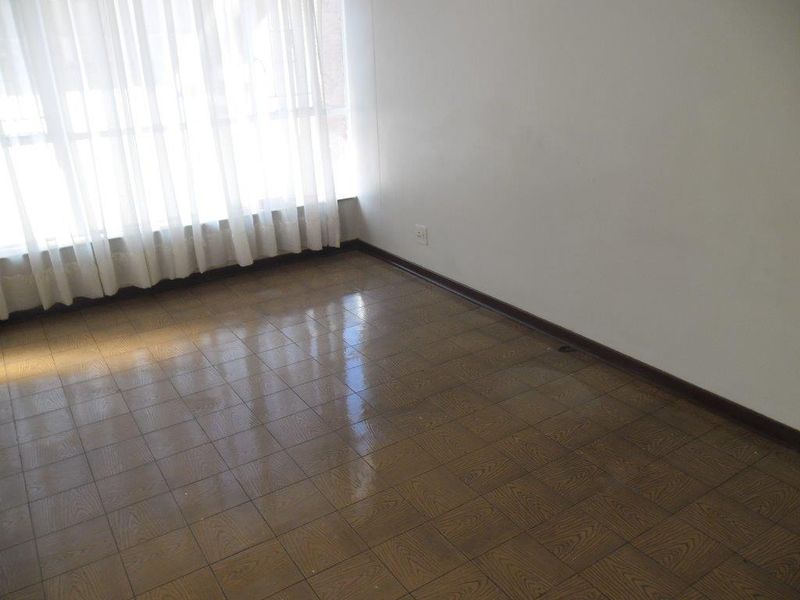 BACHELOR FLAT TO RENT IN ARCADIA - Photo 8