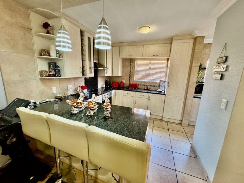 3 BEDROOM TOWNHOUSE FOR SALE IN BARTLETT - Photo 6