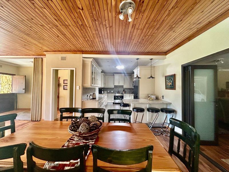 Charming family home on a corner stand, near popular schools and the University. - Photo 4