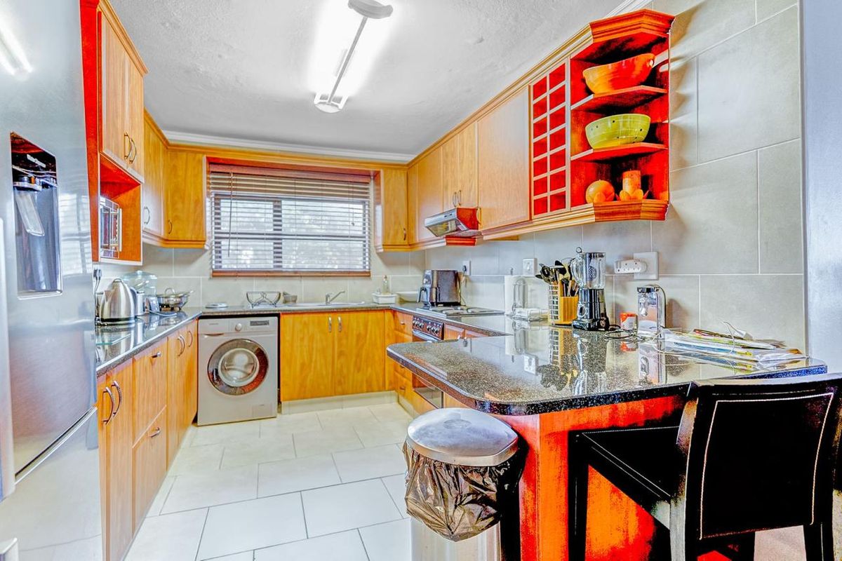 Luxuriously Furnished 3 Bedroom Apartment with Breathtaking Sea Views. - Photo 5