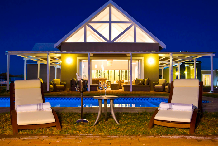 Property #2141160, Lodge For Sale in Mariental Central