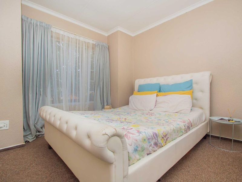 Low Maintenance,Spacious ,Priced to Sell. - Photo 8