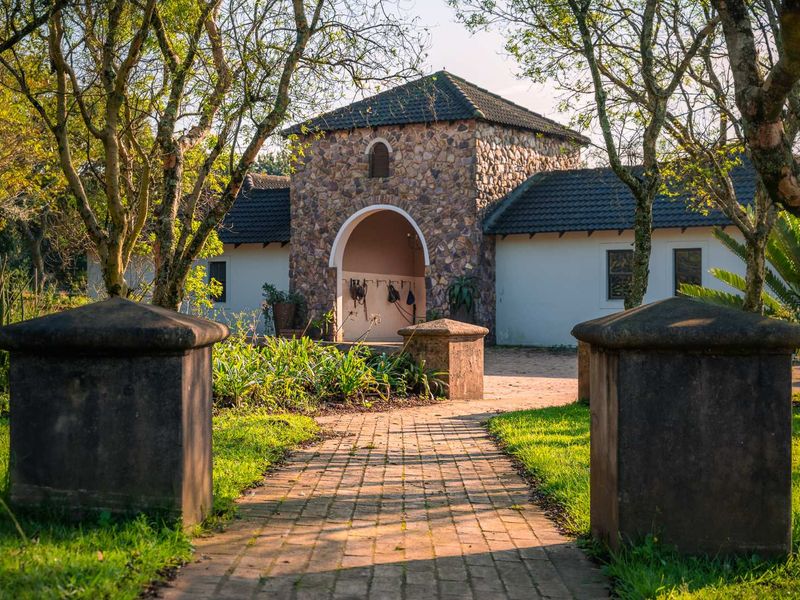 3 Bedroom Luxury Modern Home in Alverstone Equestrian Estate - Photo 6