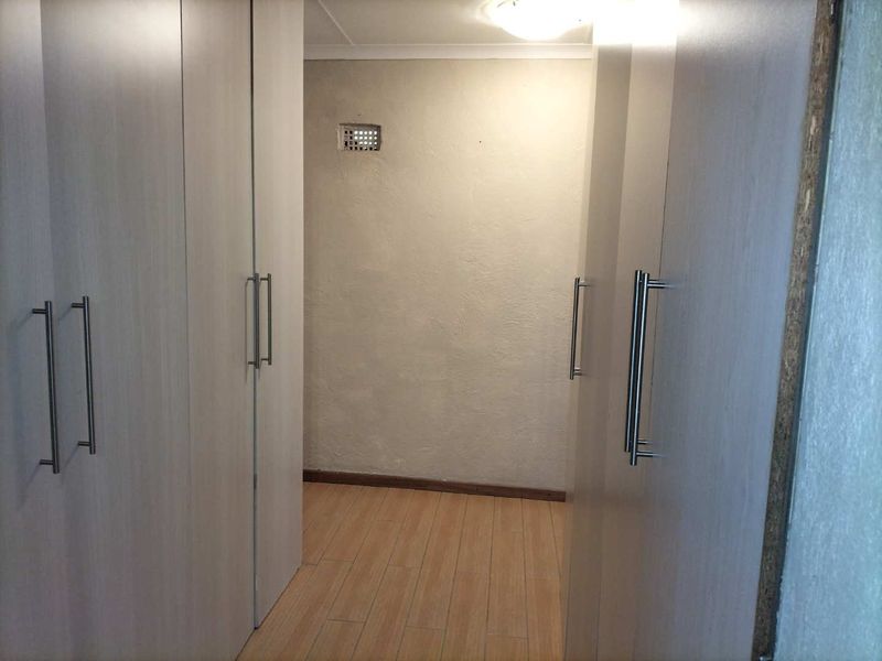 House with a lot of potential - Photo 10