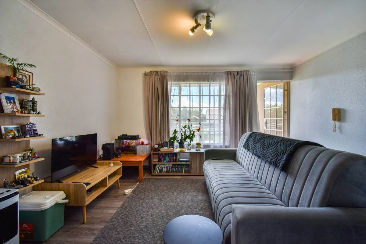 WHY RENT ? INVEST ! - Photo 4