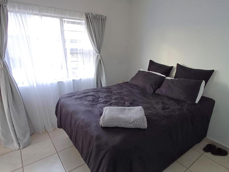 Starter home in a centrally located complex - Photo 4