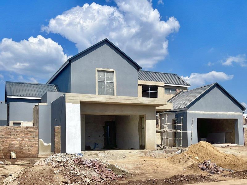 Exquisite 5-Bedroom Entertainer’s Home with Cinema Room & BOMA – Midstream Estate - Photo 5