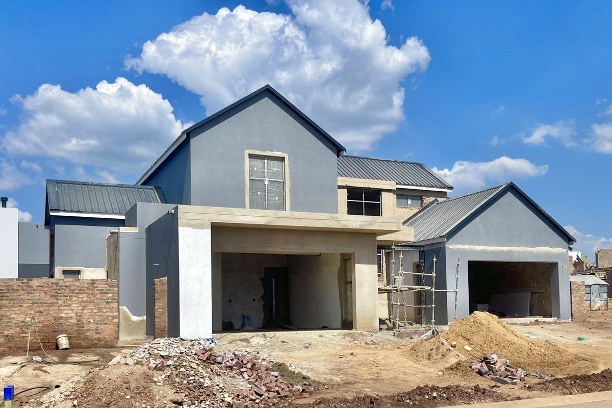 Exquisite 5-Bedroom Entertainer’s Home with Cinema Room & BOMA – Midstream Estate - Photo 5