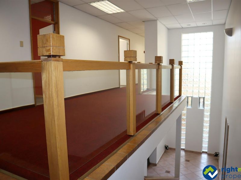 When business meets the perfect location. Seldom in the market. Excellent location and visibility. - Photo 5