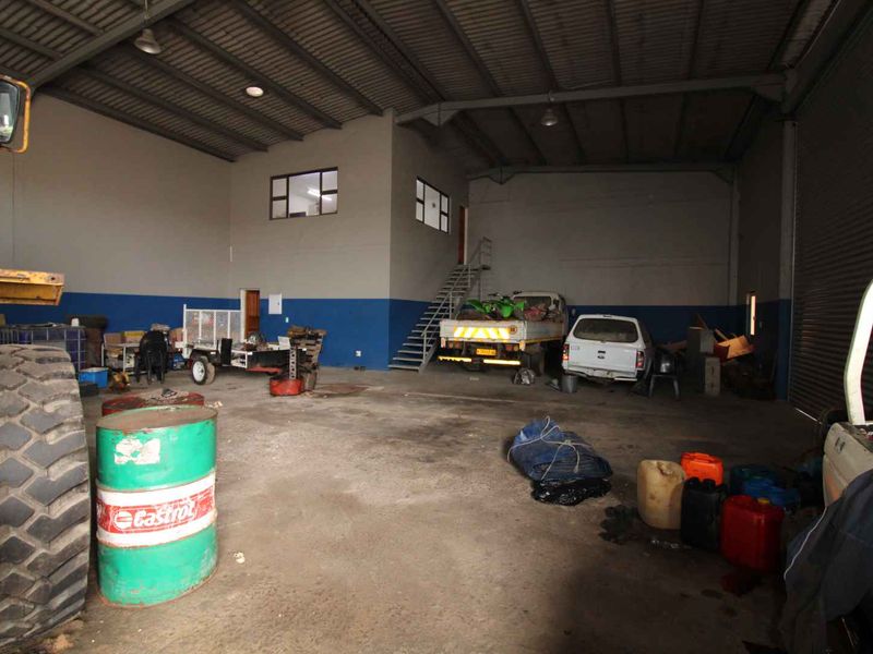 Light Industrial Property offering 2 Warehouse sections plus offices! - Photo 5