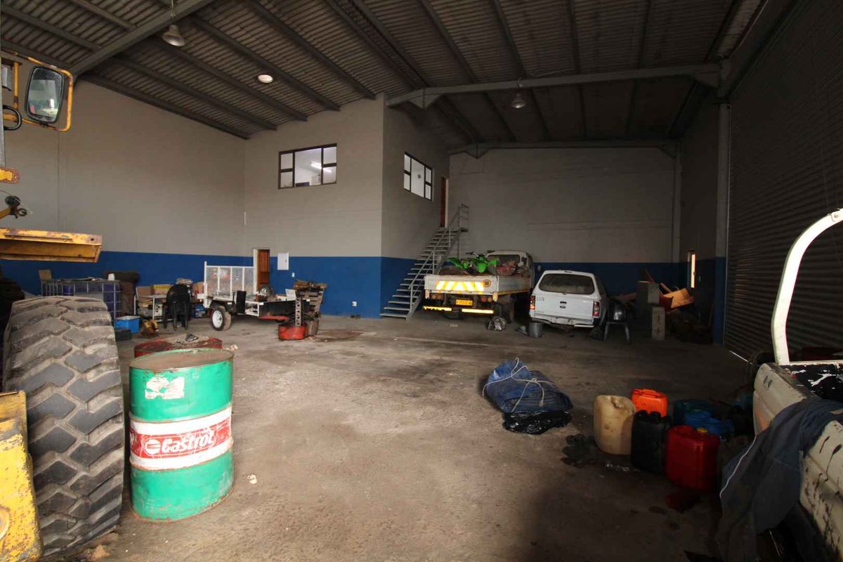 Light Industrial Property offering 2 Warehouse sections plus offices! - Photo 5