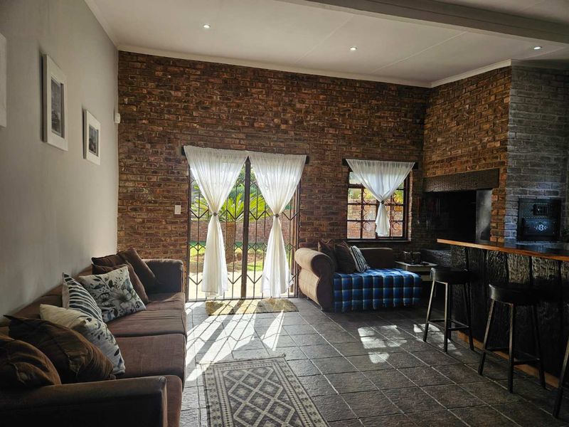 5 Bedroom home for sale in Fairbridge Heights, Uitenhage - Photo 2