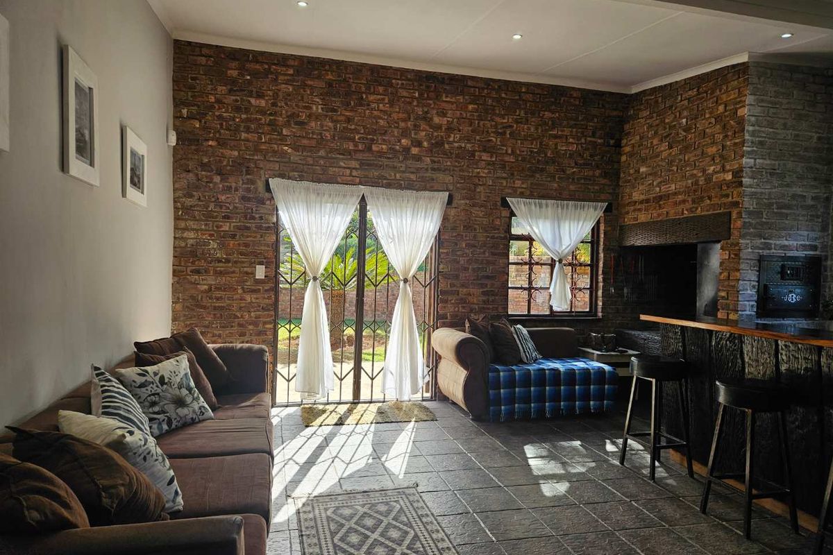 5 Bedroom home for sale in Fairbridge Heights, Uitenhage - Photo 2