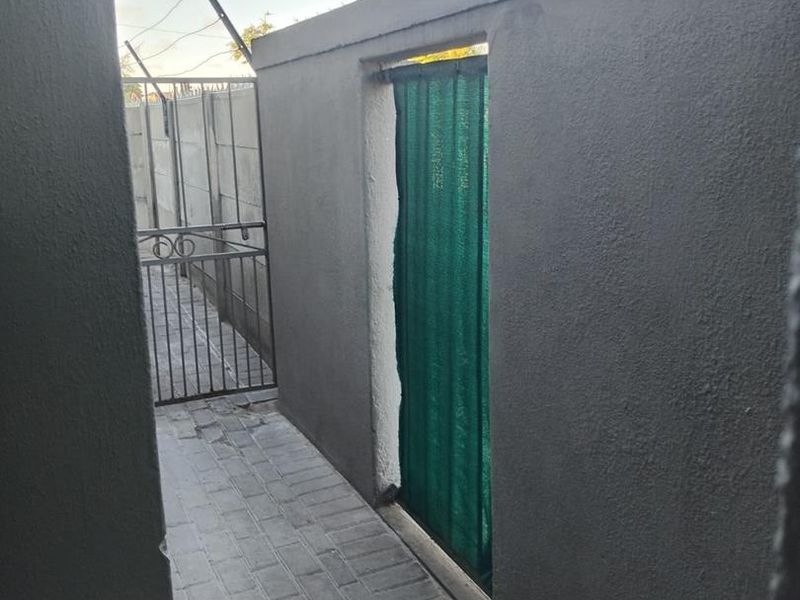 6 BEDROOM DOUBLE STOREY FAMILY HOME FOR SALE!!! - Photo 2