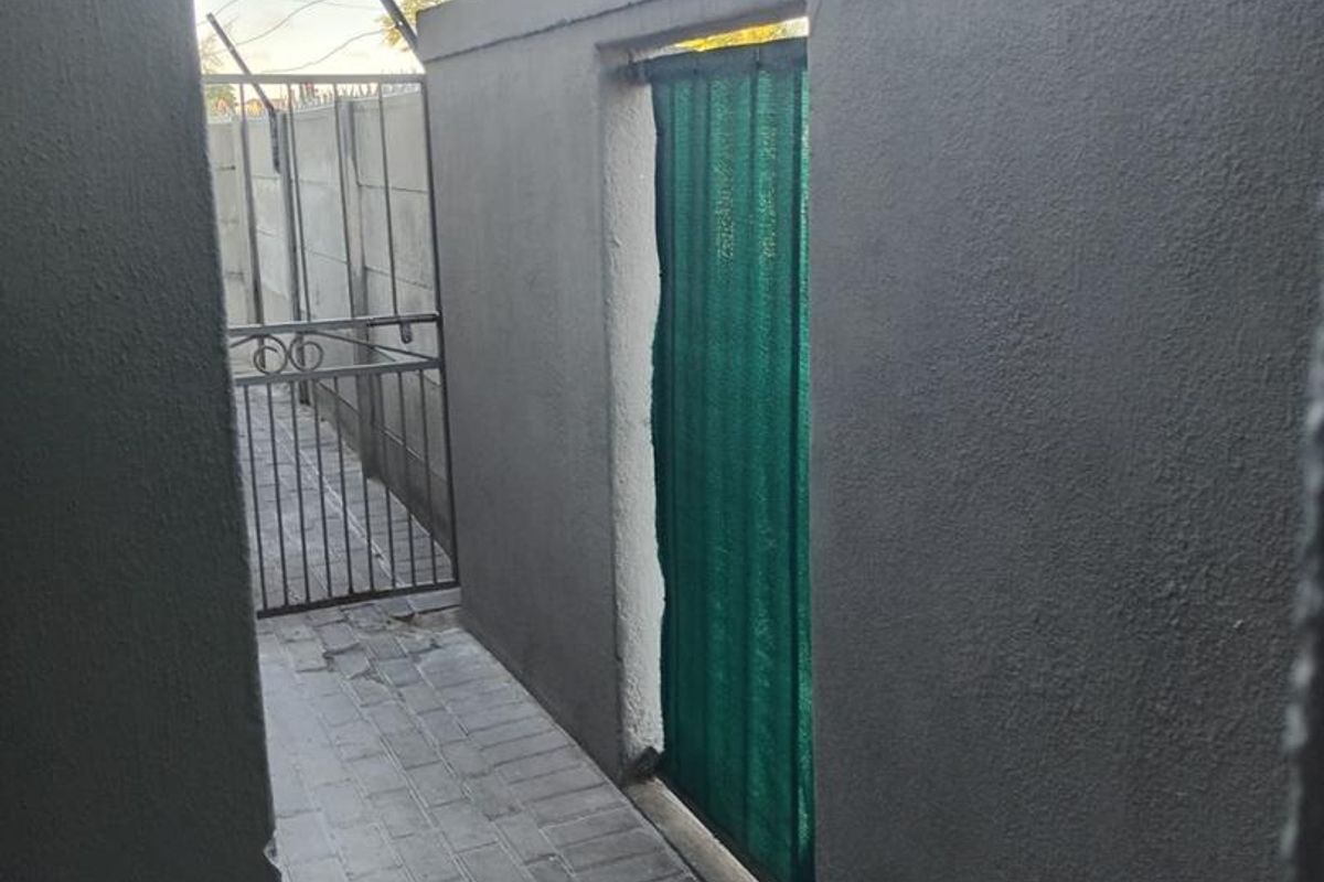 6 BEDROOM DOUBLE STOREY FAMILY HOME FOR SALE!!! - Photo 2