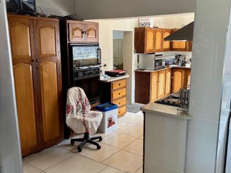 Own a lifestyle in soon to be boomed-off  Waterkloofridge residential area. - Photo 7