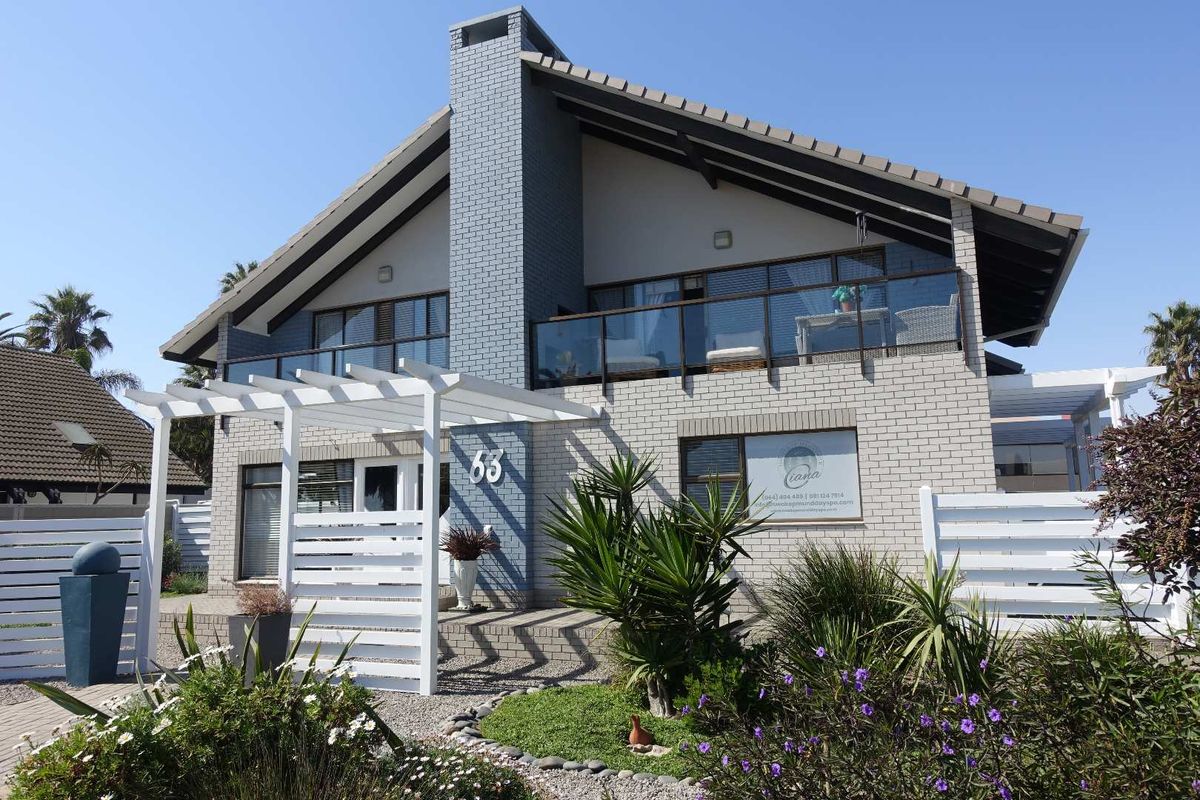 SEA VIEW PROPERTY OVERLOOKING THE BEACH PROMENADE - Photo 2