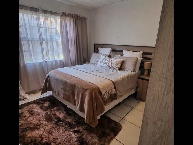 Ground floor apartment with enclosed patio and set in a secure complex - Photo 4