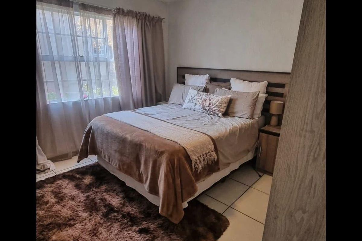 Ground floor apartment with enclosed patio and set in a secure complex - Photo 4