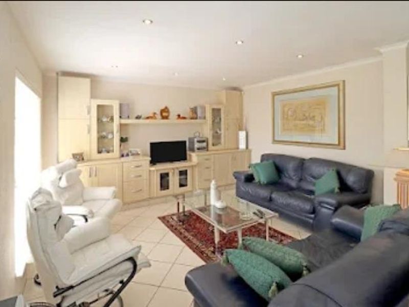 2 Bedroom simplex at the prestigious retirement complex The Manor - Photo 8