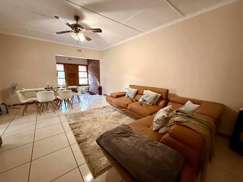 Beautiful 3 Bedroom Townhouse for sale - Photo 2