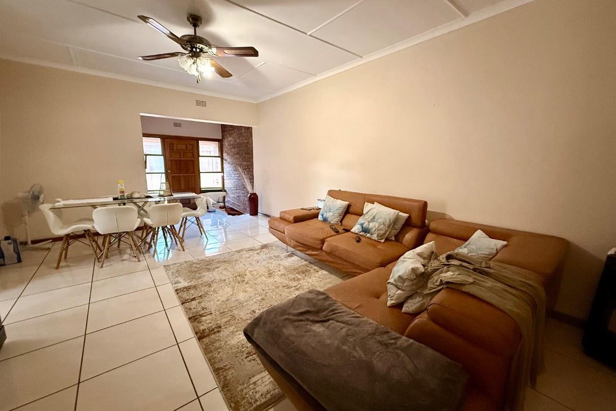 Beautiful 3 Bedroom Townhouse for sale - Photo 2