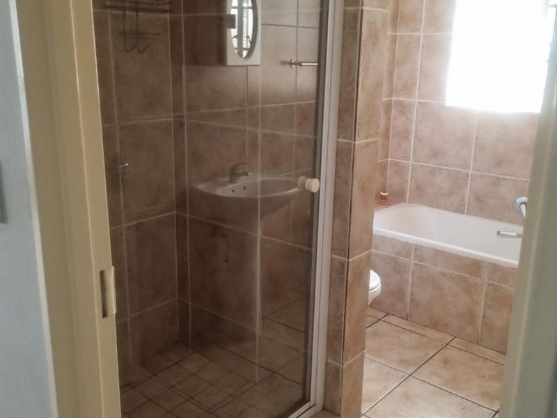 2 Bedroom House For Sale in Kosmosdal - Photo 4